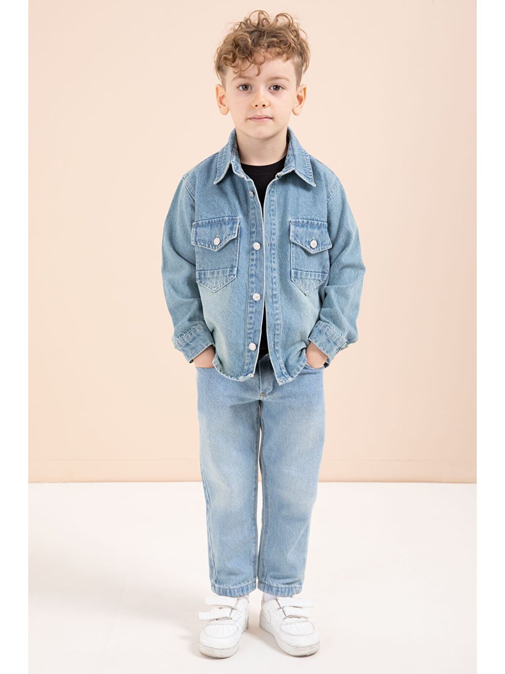 Mavi Düğmeli Jean Ceketli Pantolonlu Erkek Çocuk 3lü Takım 23628-2