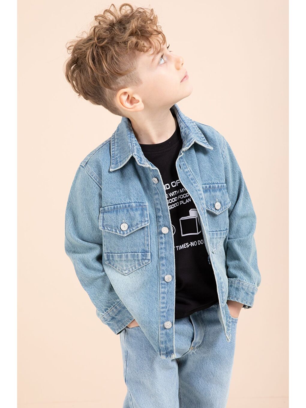 Mavi Düğmeli Jean Ceketli Pantolonlu Erkek Çocuk 3lü Takım 23628-3