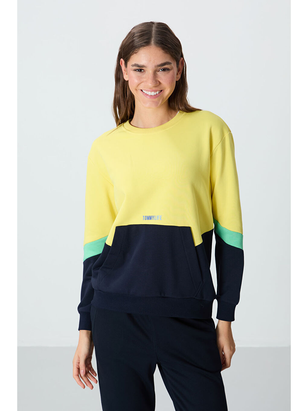 Sarı Kompakt Pamuklu Kalın Pürüzsüz Dokulu O Yaka Oversize Fit Kadın Sweatshirt - 97289-7