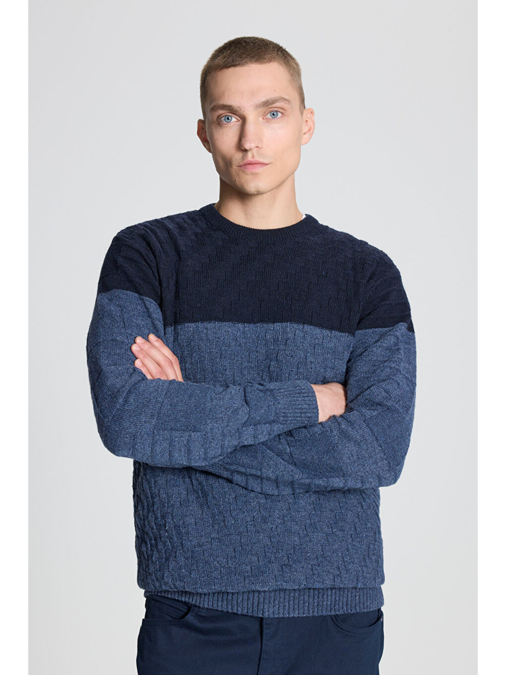 Erkek Saks-Havacı Mavi Standart Fit Normal Kesim Bisiklet Yaka Desenli Yünlü Triko-2