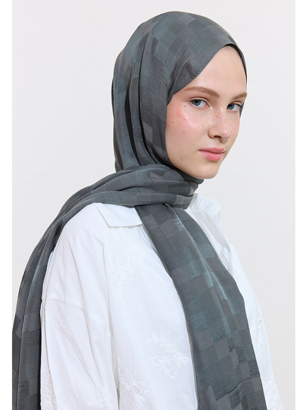 Gri Nori İpek Jakar Şal Füme-2