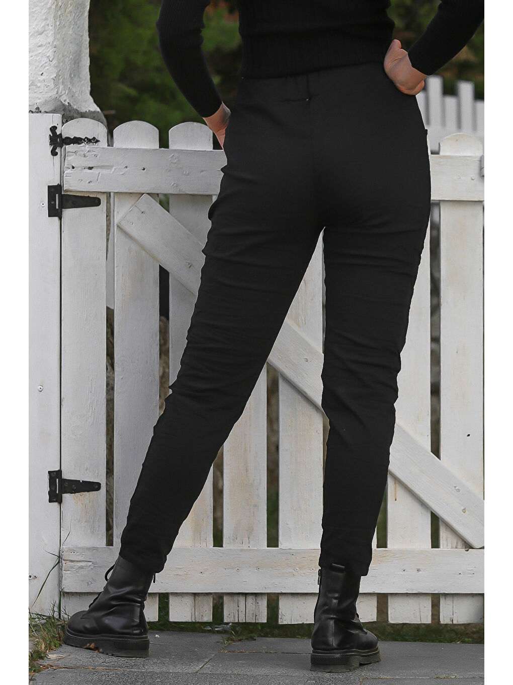 Siyah Cepli Yıkamalı Lastikli Ve Bağlamalı Bel Dar Paça Casual Dokuma Pantolon 99 60-4