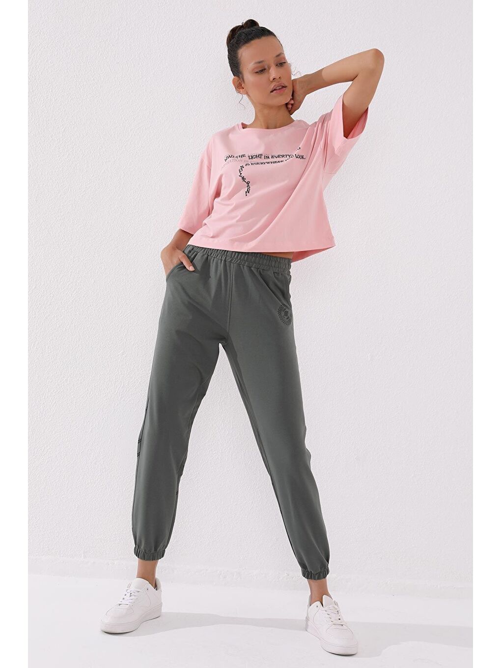 Yeşil Çağla Çizgi Baskılı Rahat Form Lastik Paça Kadın Eşofman Alt - 94585