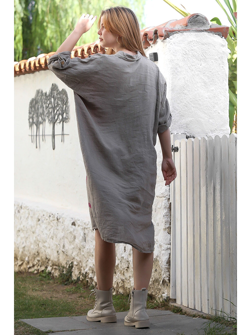 Bej İtalyan Vizon Gömlek Yaka Düğmeli Uzun Kollu Çiçekli Dijital Baskılı Keten Dokuma Elbise 108 74-6