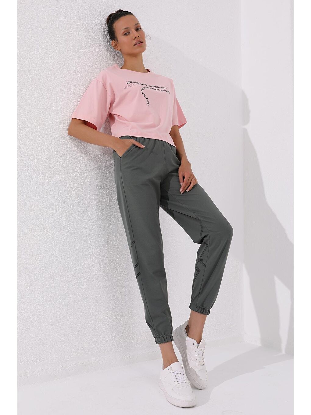 Yeşil Çağla Çizgi Baskılı Rahat Form Lastik Paça Kadın Eşofman Alt - 94585-1