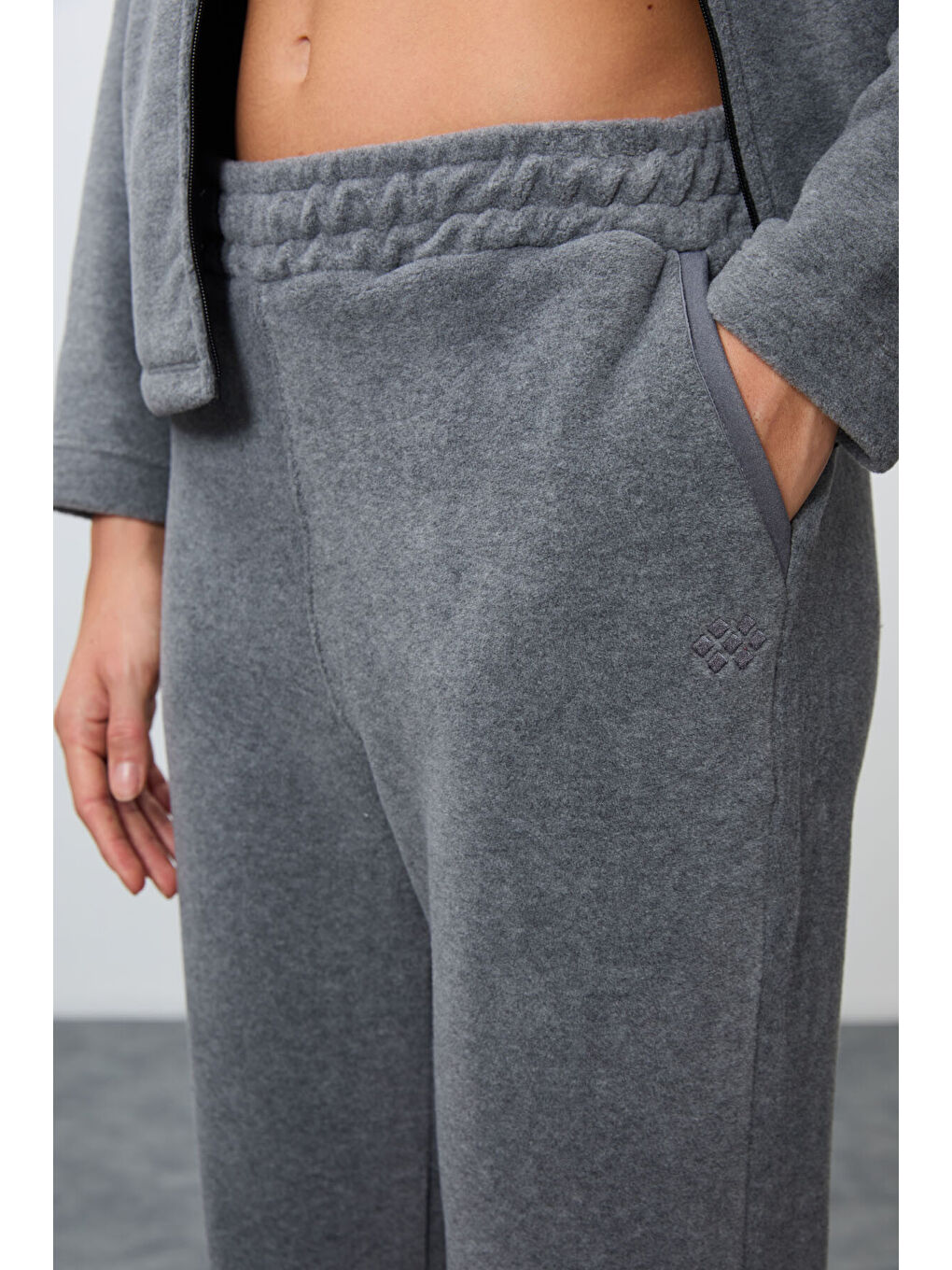 Gri Melanj Kalın Yumuşak Dokulu Kapüşonlu Oversize Nakışlı Polar Kadın Eşofman Takım  95338-9