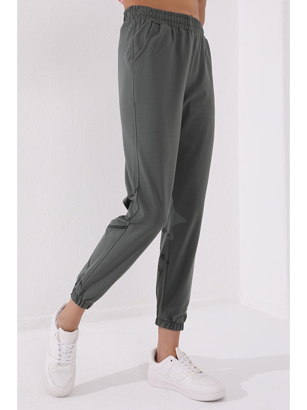 Yeşil Çağla Çizgi Baskılı Rahat Form Lastik Paça Kadın Eşofman Alt - 94585-4