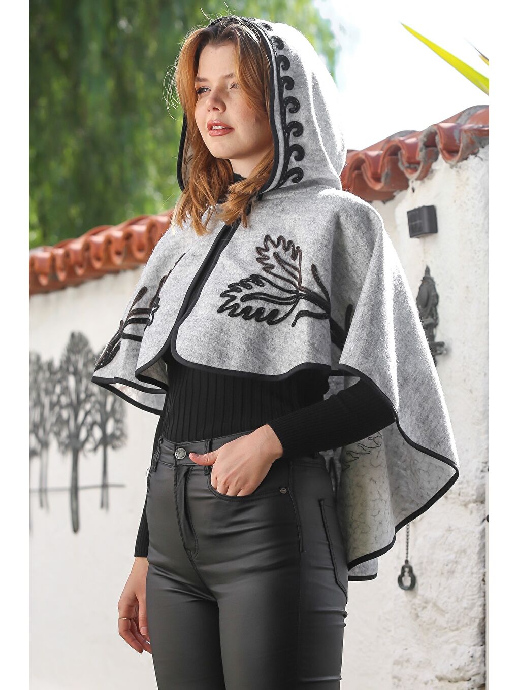 Gri Melanj Kapüşonlu Düğmeli Biyeli Süzene Nakışlı Casual Kaşe Bolero Dokuma Panço 43 75