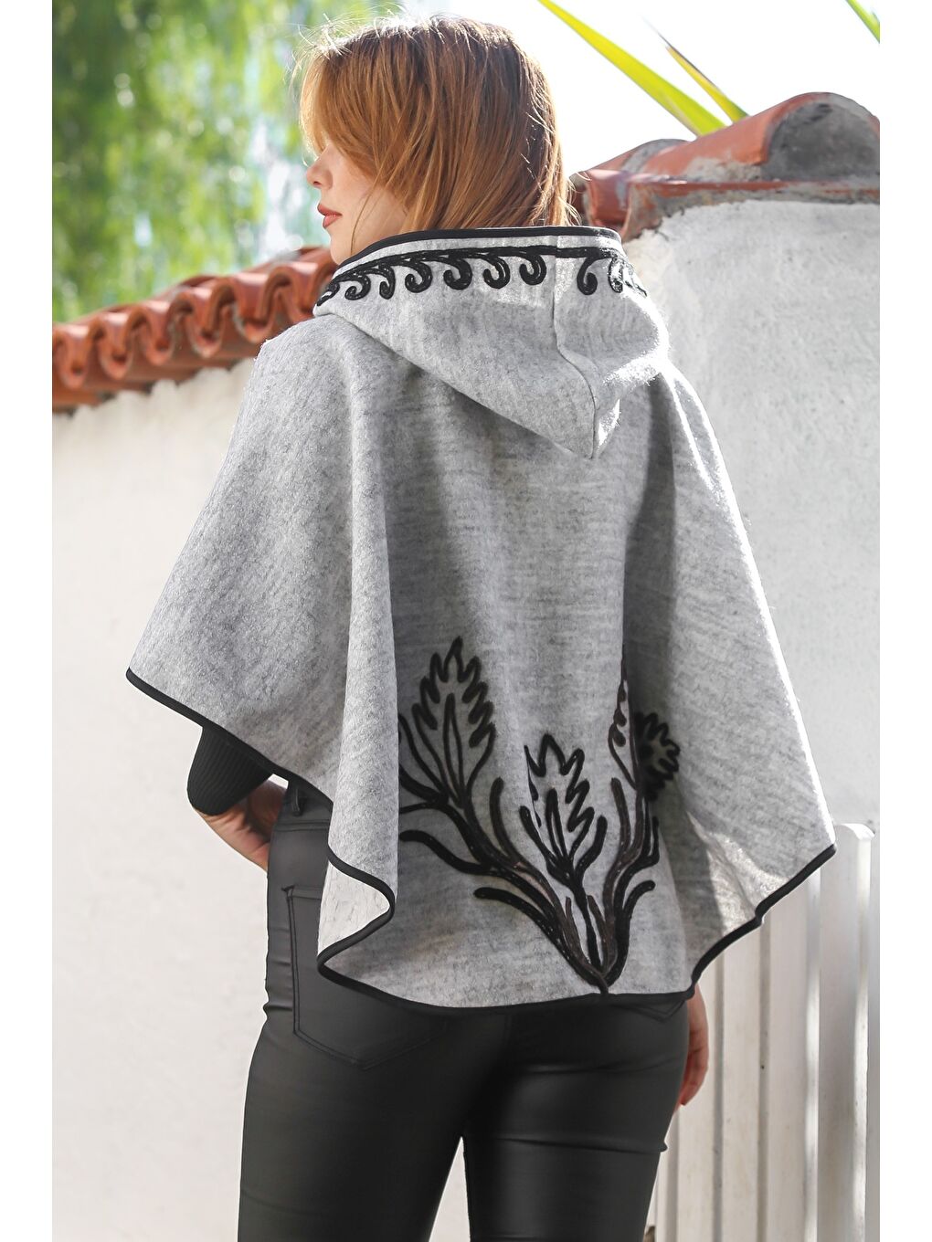 Gri Melanj Kapüşonlu Düğmeli Biyeli Süzene Nakışlı Casual Kaşe Bolero Dokuma Panço 43 75-7