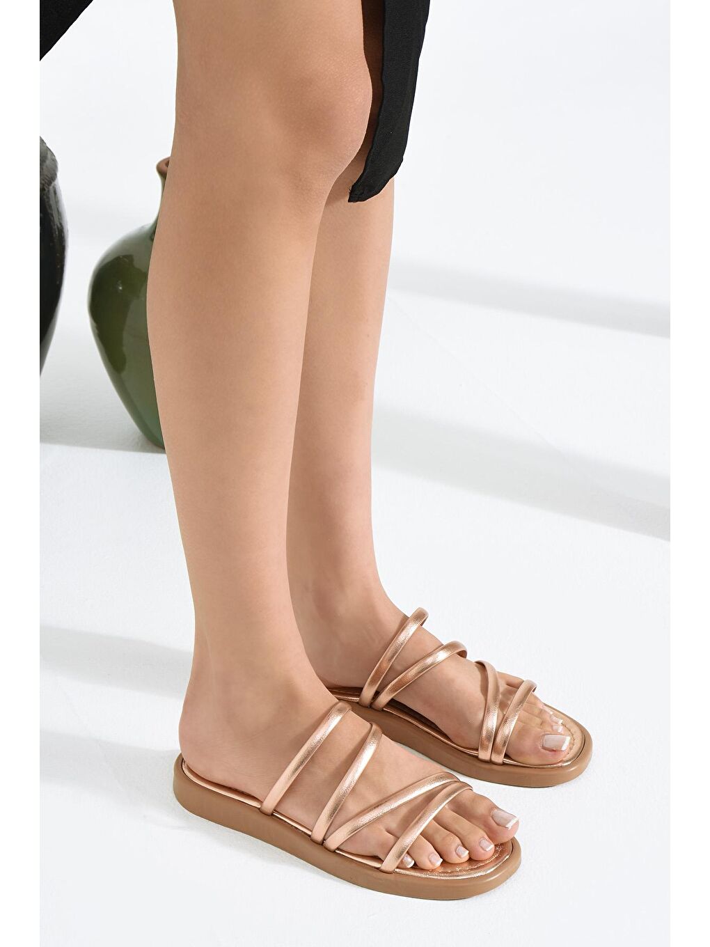 Pembe Özel Tasarım Bantlı Rahat Taban Kadın Terlik 020-7515-23