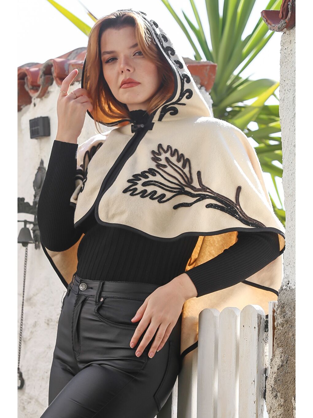 Ekru Kapüşonlu Düğmeli Biyeli Süzene Nakışlı Casual Kaşe Bolero Dokuma Panço 43 75-5