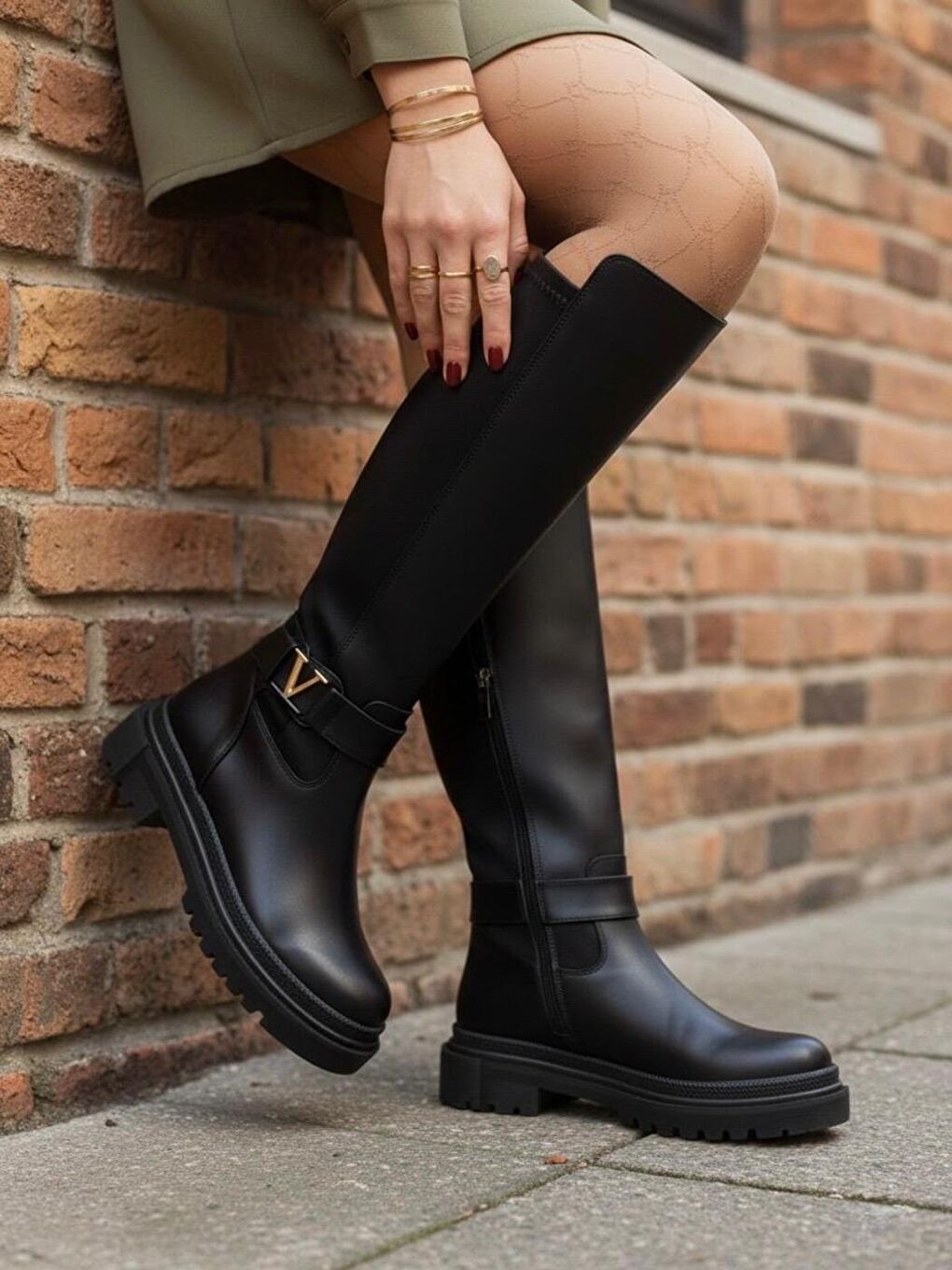 Siyah Kadın Viktoria Toka Detaylı Arkası Streç Esnek Diz Altı Günlük Çizme-1