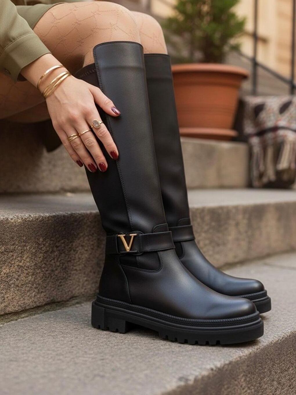 Siyah Kadın Viktoria Toka Detaylı Arkası Streç Esnek Diz Altı Günlük Çizme-2