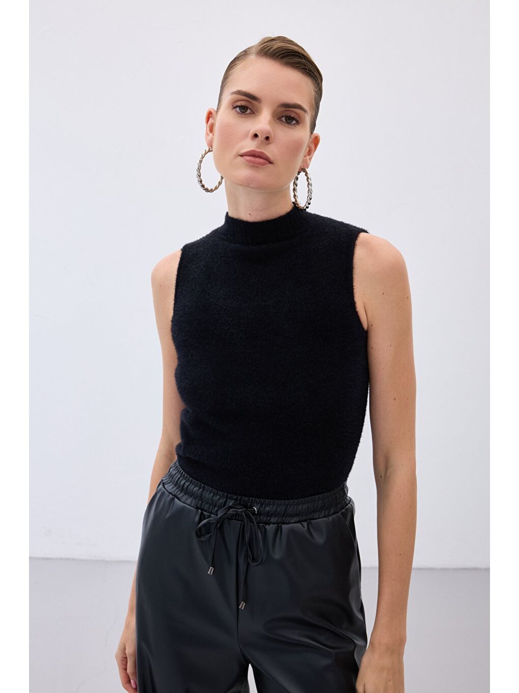 Sıfır Kol Sakallı Triko Bluz - Siyah