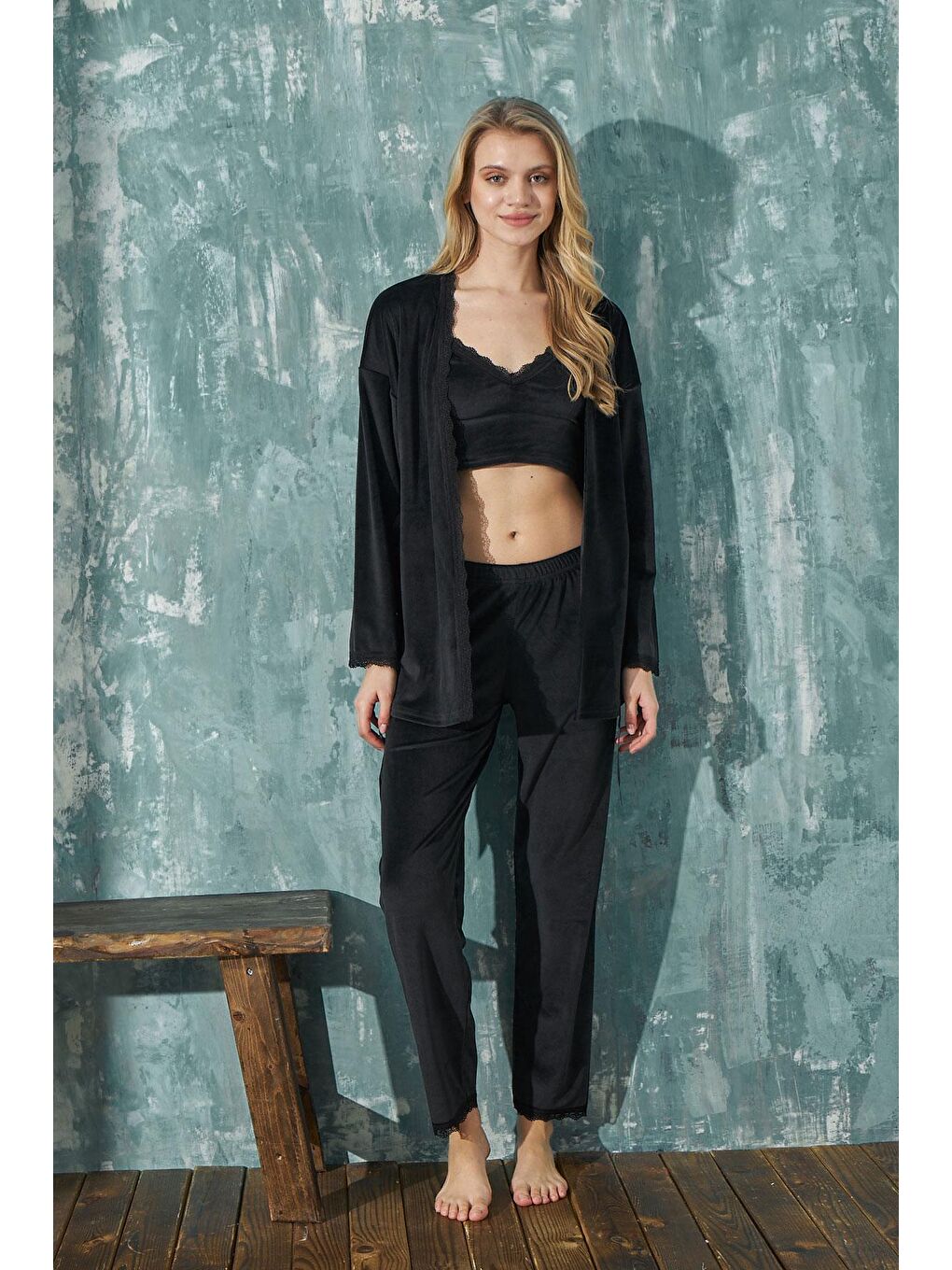 Siyah Kadın Kadife Sabahlıklı Altı Uzun 3'lü Pijama Takım | 13401-1