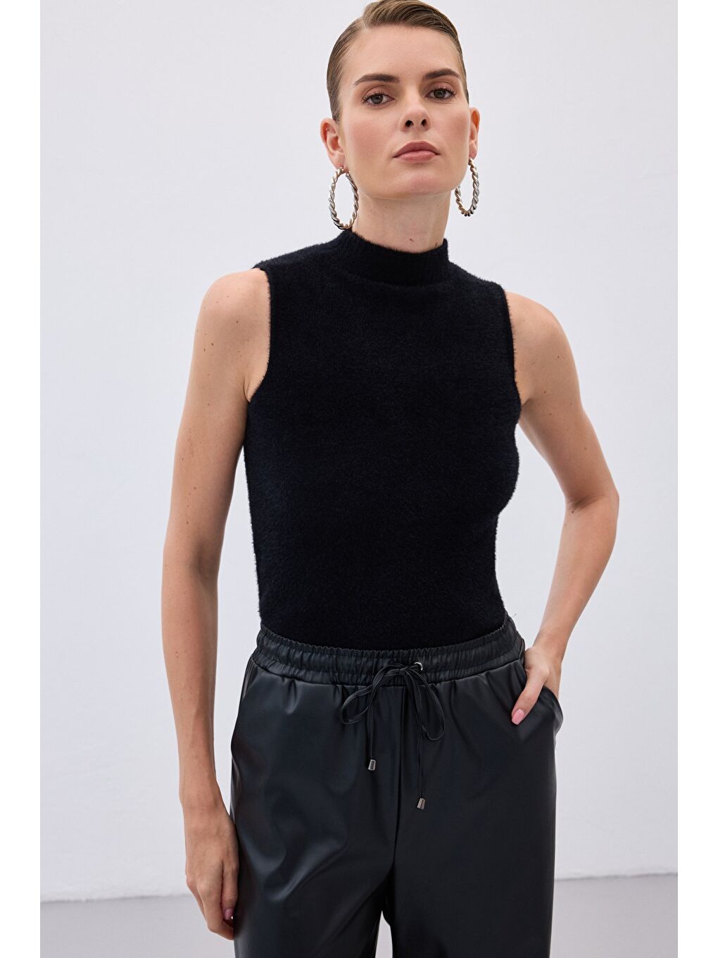 Sıfır Kol Sakallı Triko Bluz - Siyah-1