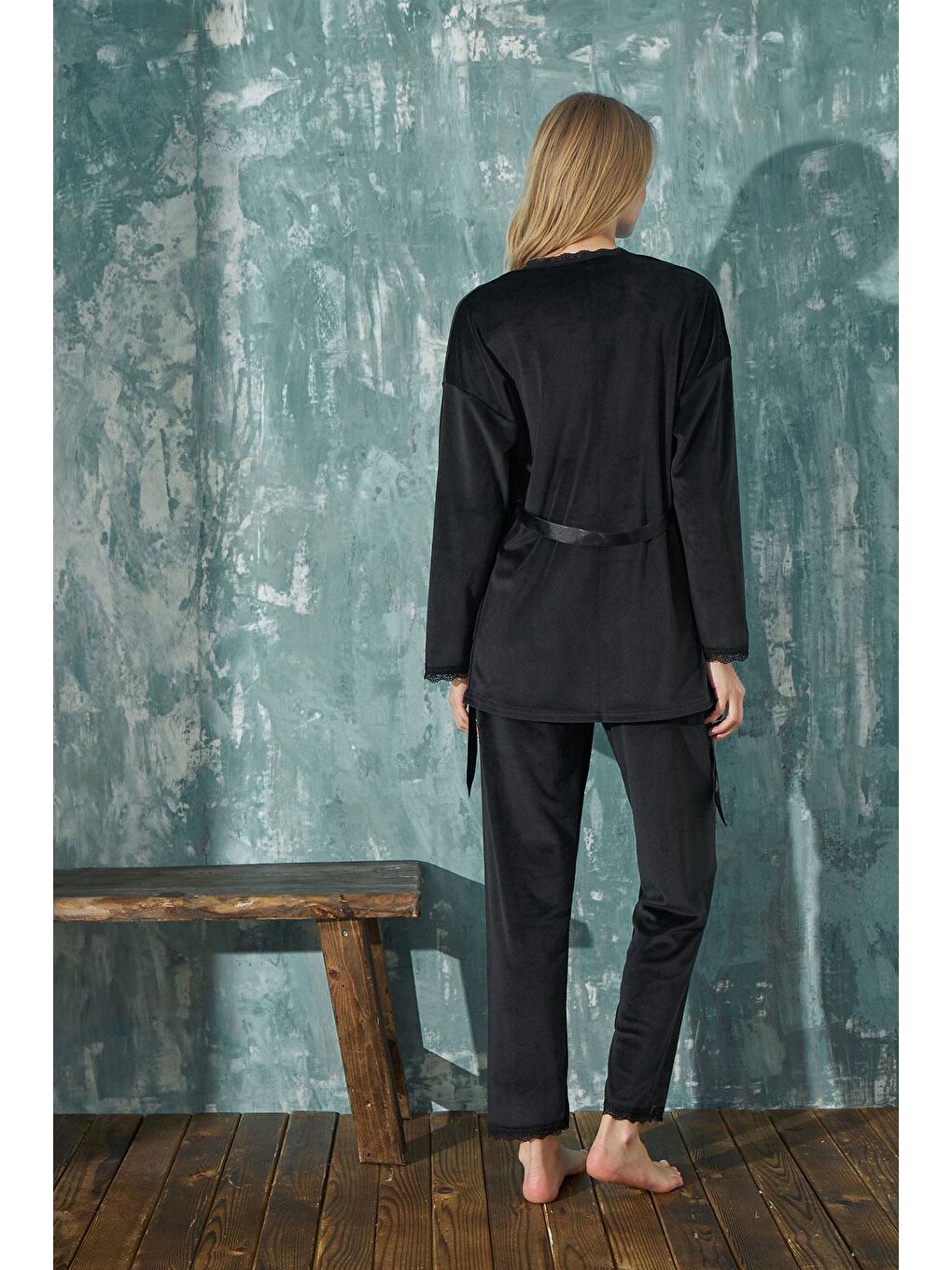 Siyah Kadın Kadife Sabahlıklı Altı Uzun 3'lü Pijama Takım | 13401-1-1