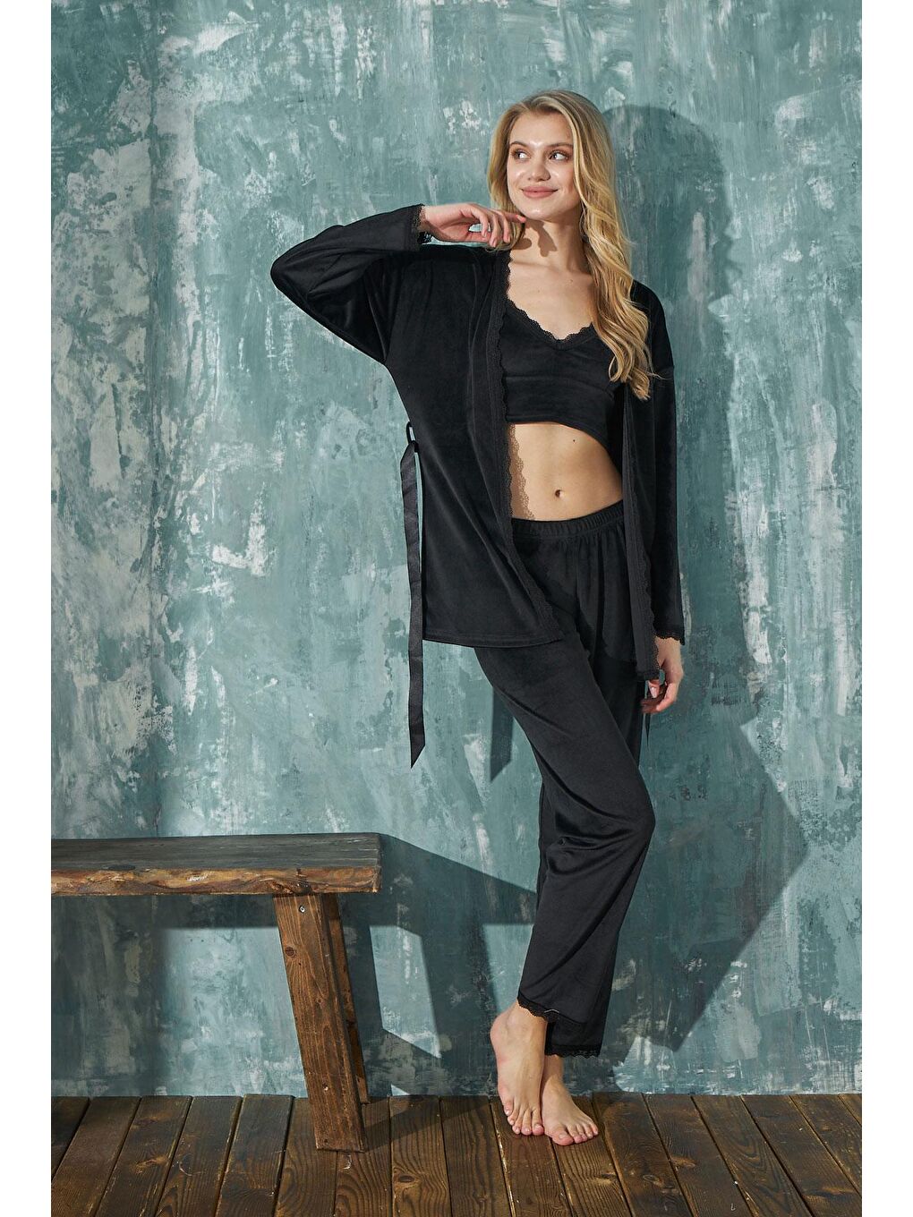 Siyah Kadın Kadife Sabahlıklı Altı Uzun 3'lü Pijama Takım | 13401-1-2
