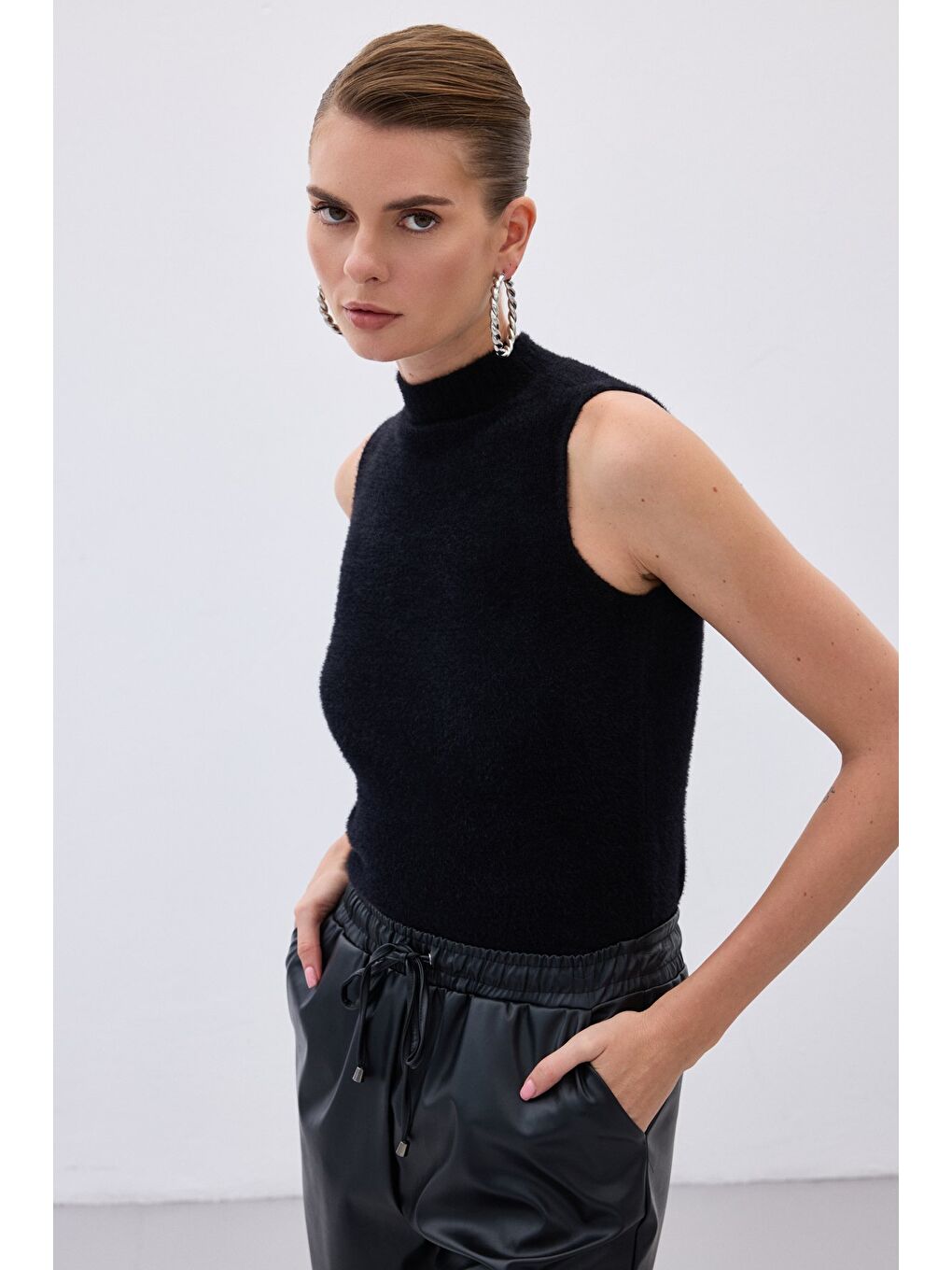 Sıfır Kol Sakallı Triko Bluz - Siyah-4