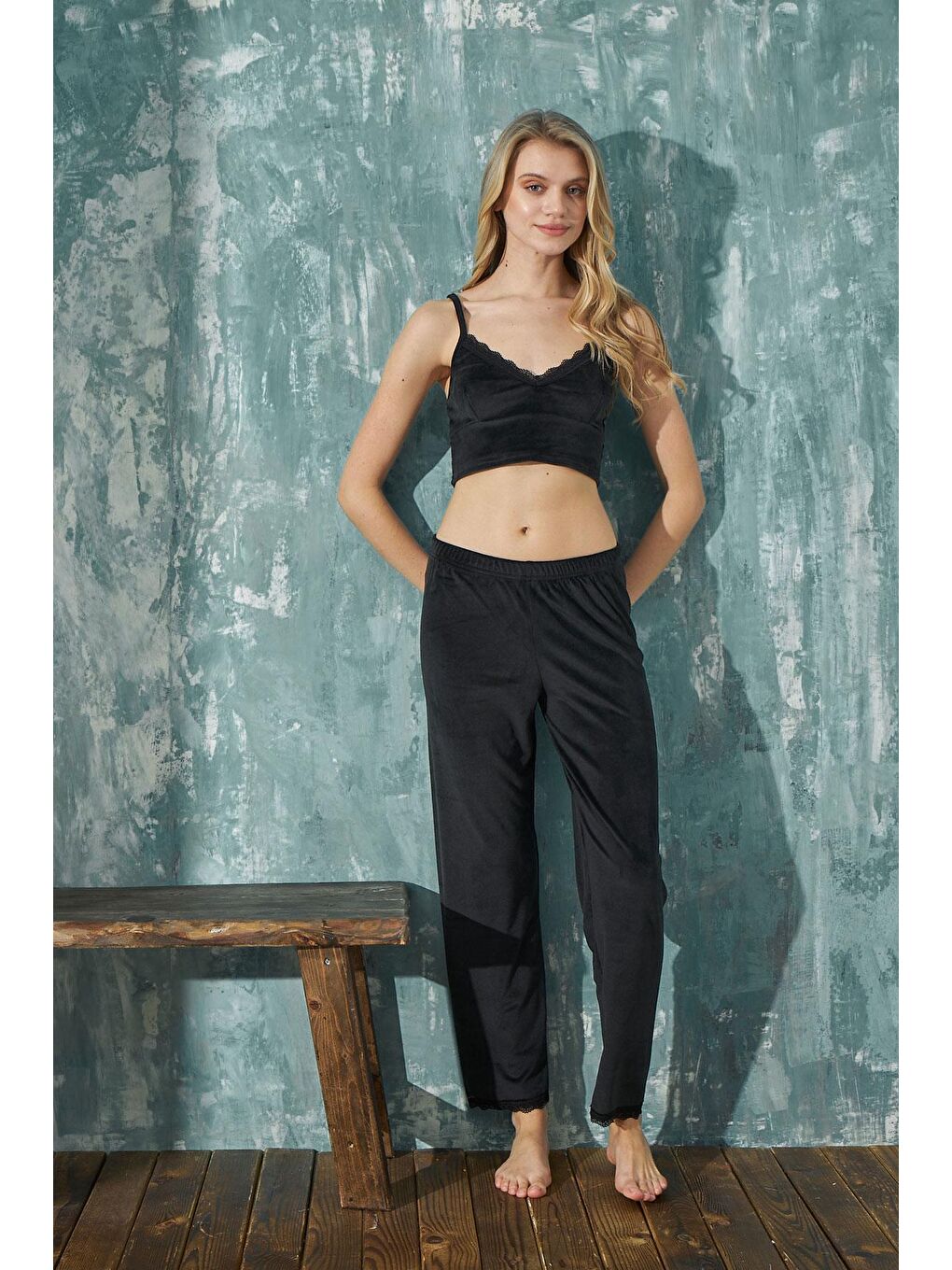 Siyah Kadın Kadife Sabahlıklı Altı Uzun 3'lü Pijama Takım | 13401-1-3