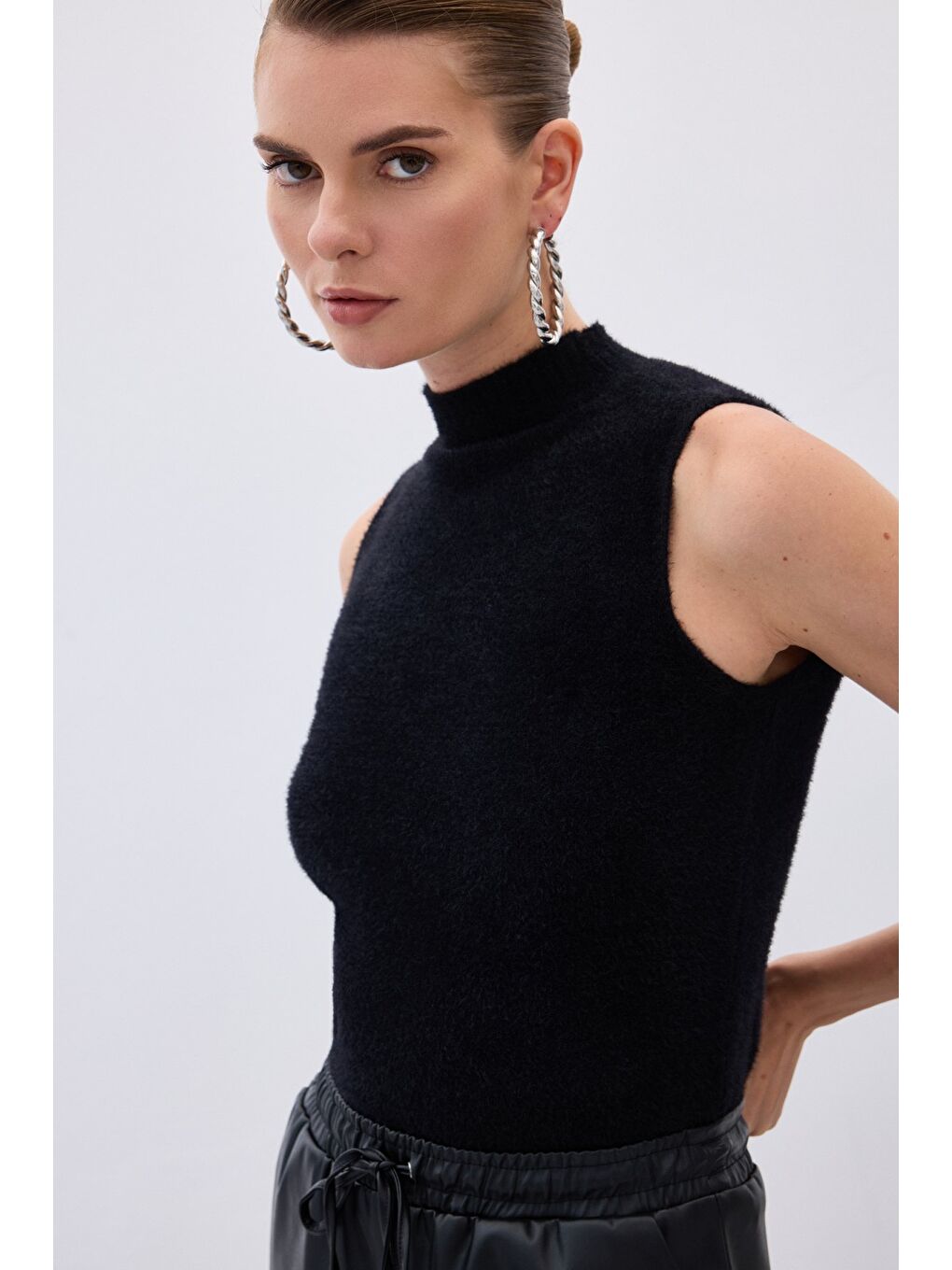 Sıfır Kol Sakallı Triko Bluz - Siyah-5
