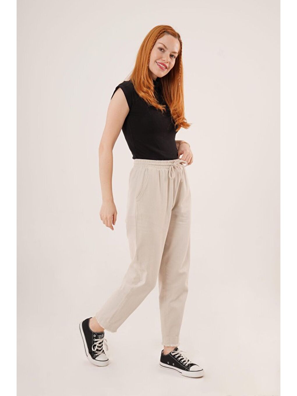 Ekru Cepli Belden Bağlamalı Paça Detaylı Krem Pantolon-1