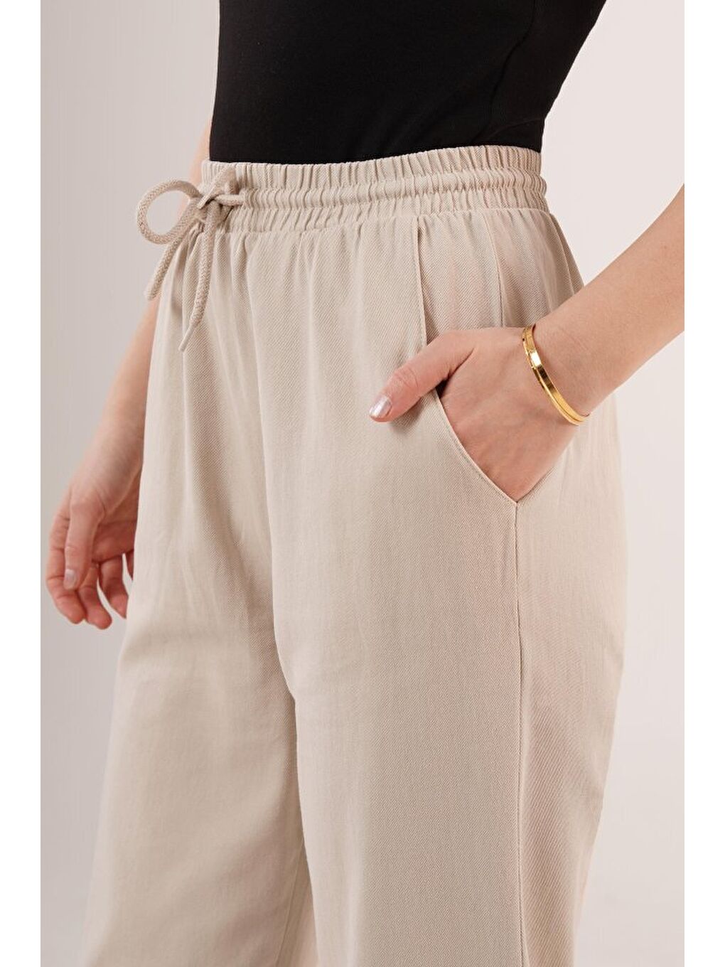 Ekru Cepli Belden Bağlamalı Paça Detaylı Krem Pantolon-2