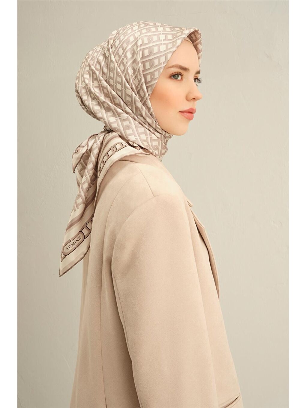 Kahverengi Çiçek Desenli Saf İpek Sura Eşarp 9301 05-2