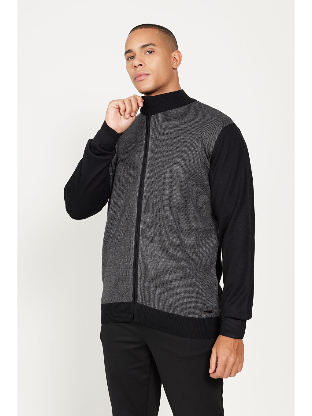 Erkek Siyah-Gri Melanj Standart Fit Normal Kesim Dik Yaka Triko Hırka-3