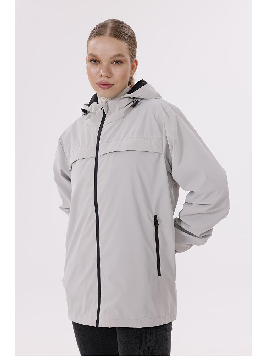 Bej Kadın Kapüşonlu Nova Kumaş Hafif Ve Dayanıklı Mevsimlik Su Ve Rüzgar Geçirmez Yağmurluk-2