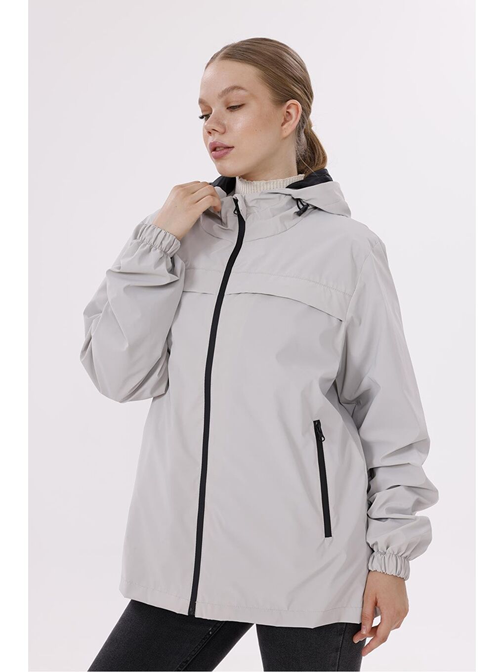 Bej Kadın Kapüşonlu Nova Kumaş Hafif Ve Dayanıklı Mevsimlik Su Ve Rüzgar Geçirmez Yağmurluk-3