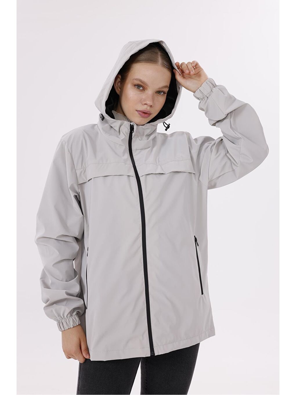 Bej Kadın Kapüşonlu Nova Kumaş Hafif Ve Dayanıklı Mevsimlik Su Ve Rüzgar Geçirmez Yağmurluk-5