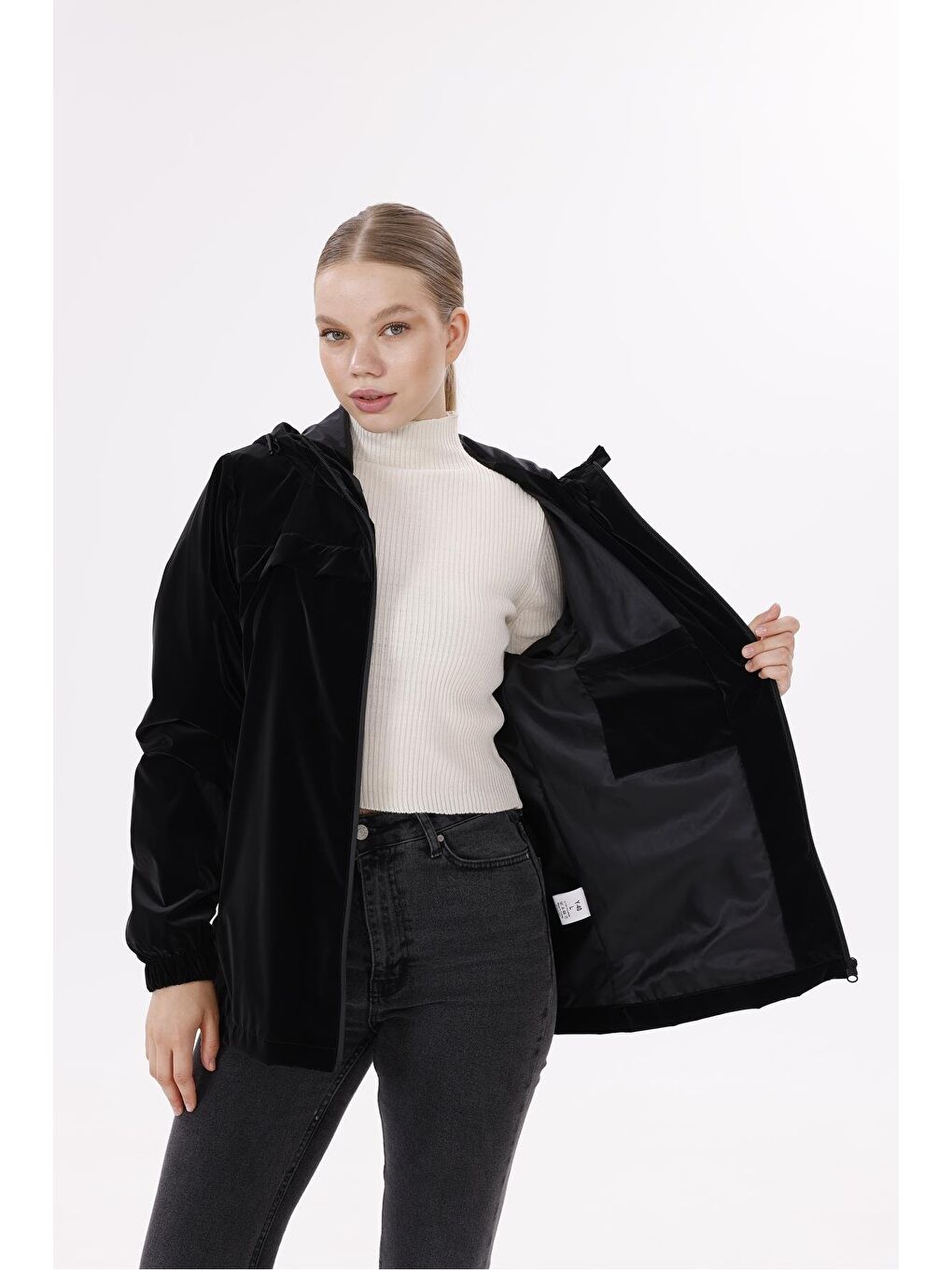 Siyah Kadın Kapüşonlu Nova Kumaş Hafif Ve Dayanıklı Mevsimlik Su Ve Rüzgar Geçirmez Yağmurluk-6