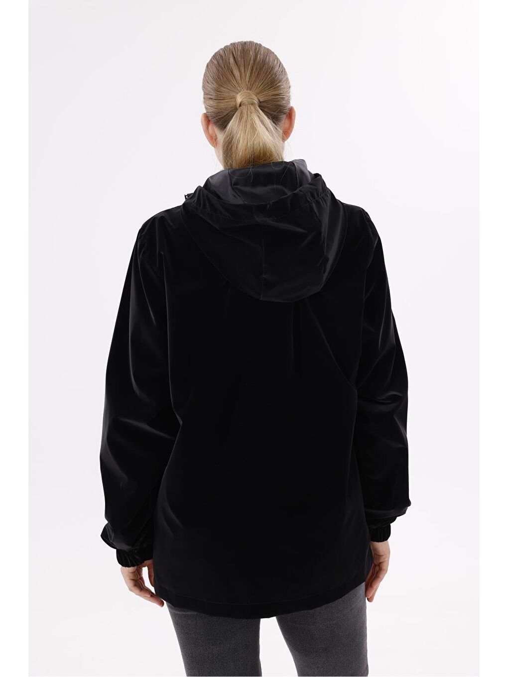 Siyah Kadın Kapüşonlu Nova Kumaş Hafif Ve Dayanıklı Mevsimlik Su Ve Rüzgar Geçirmez Yağmurluk-7