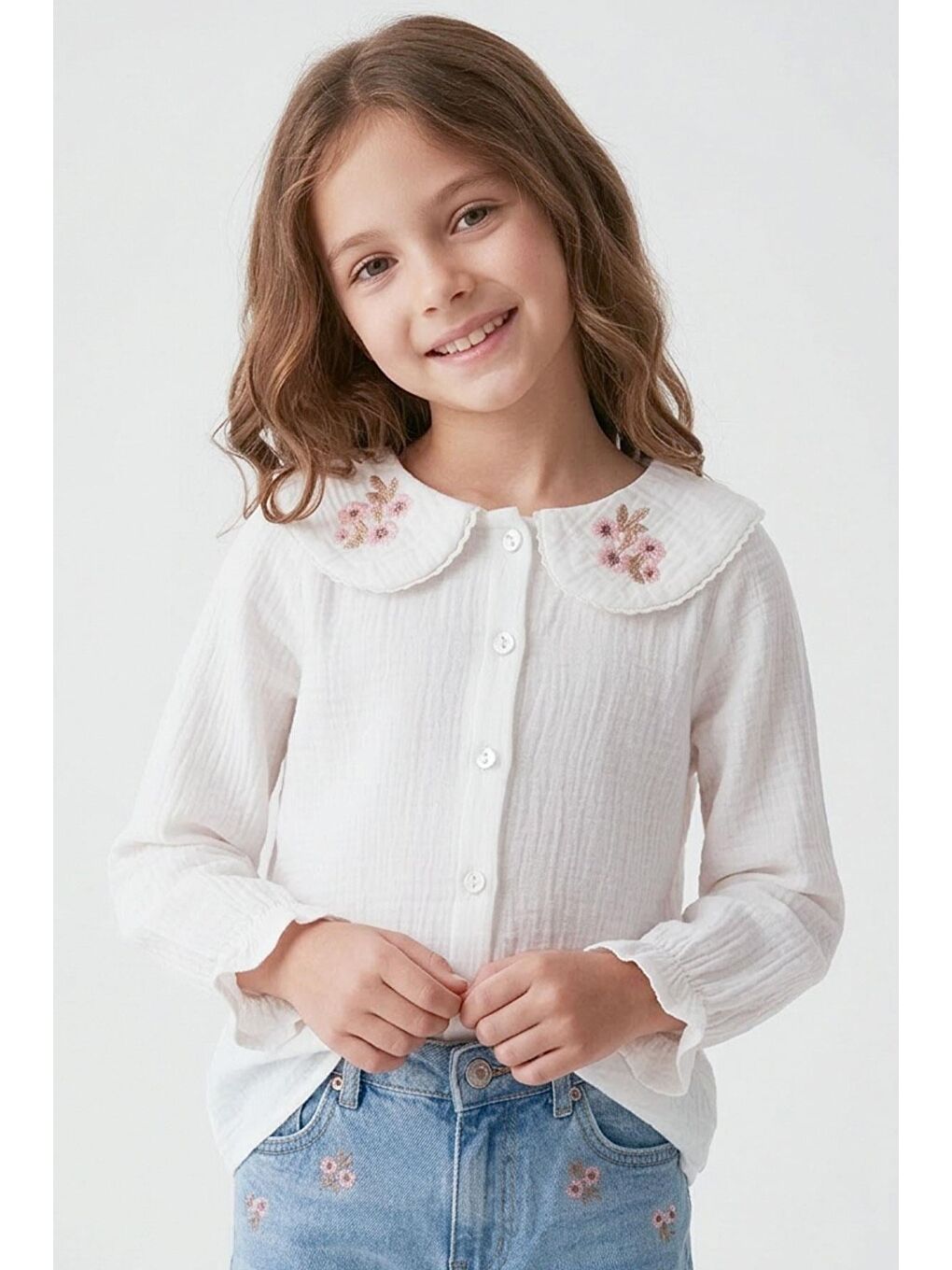 Kız Çocuk Gömlek Yaka Kısmı Çiçek Nakışlı Düğmeli Ekru (4-9 Yaş)