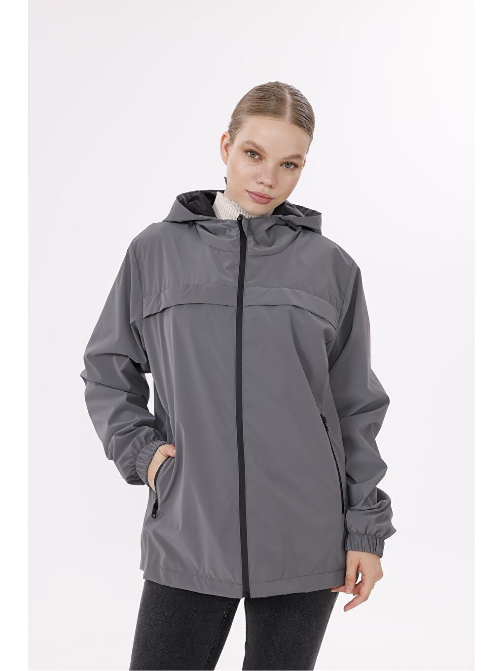 Antrasit Kadın Kapüşonlu Nova Kumaş Hafif Ve Dayanıklı Mevsimlik Su Ve Rüzgar Geçirmez Yağmurluk-2