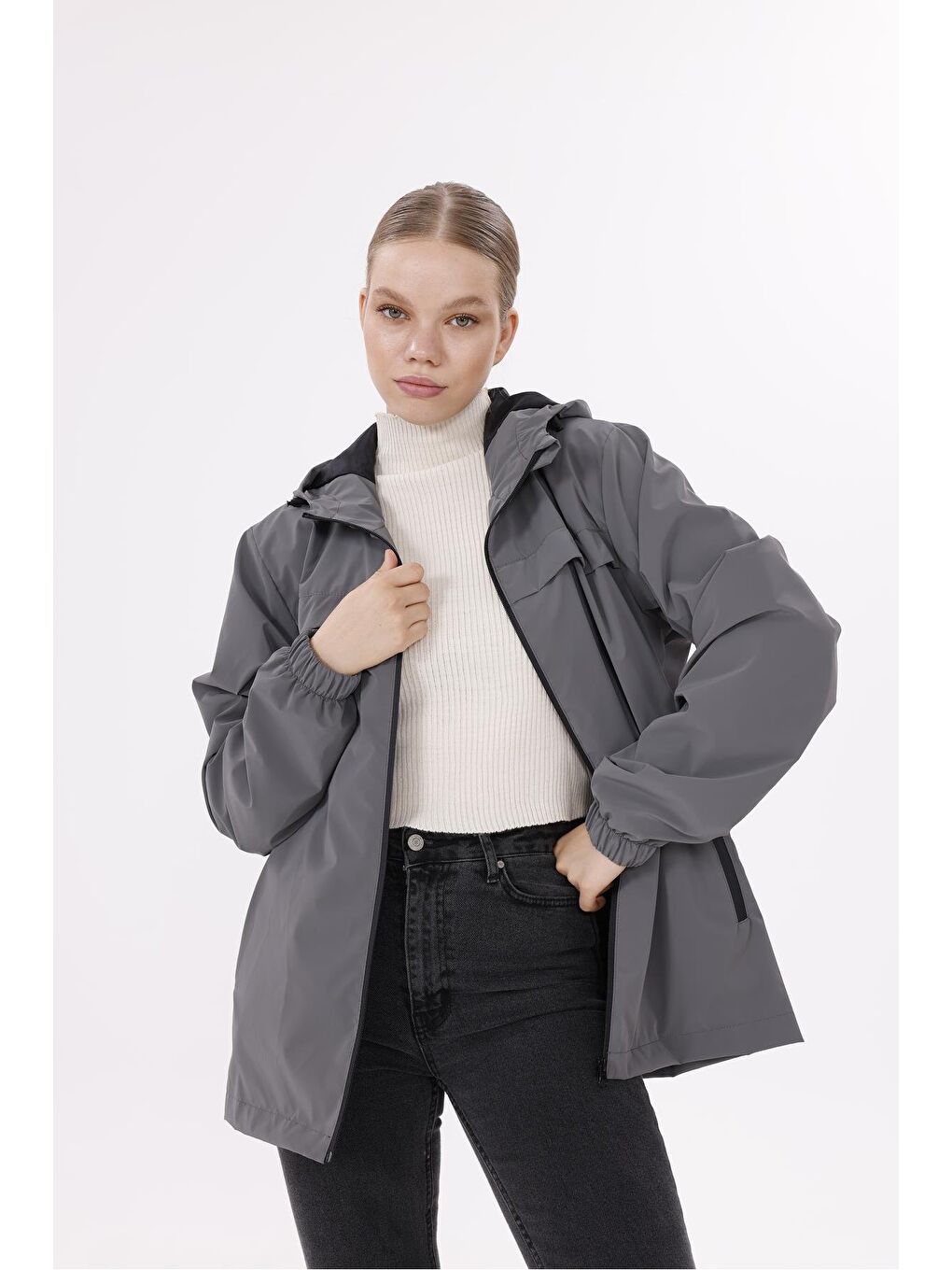 Antrasit Kadın Kapüşonlu Nova Kumaş Hafif Ve Dayanıklı Mevsimlik Su Ve Rüzgar Geçirmez Yağmurluk-4