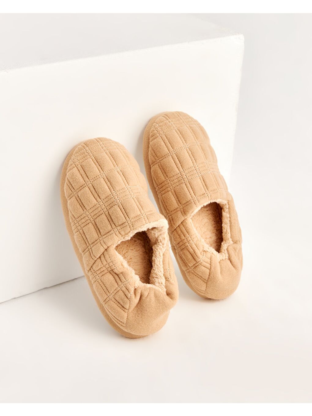 Bej Kadın Desenli Ev İçi Ayakkabı - KARU-2