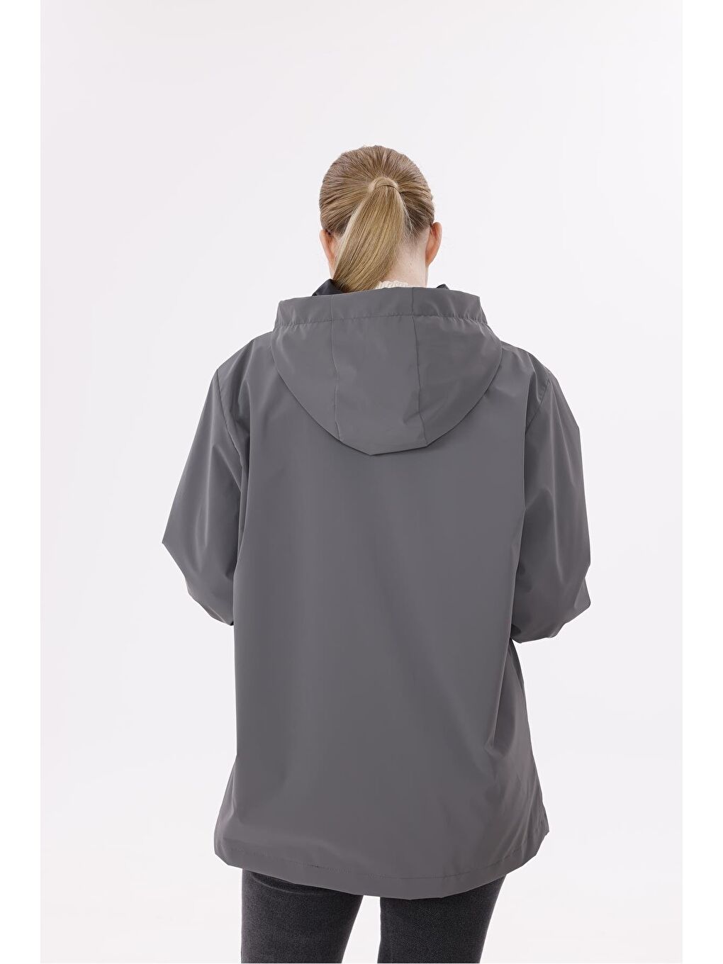 Antrasit Kadın Kapüşonlu Nova Kumaş Hafif Ve Dayanıklı Mevsimlik Su Ve Rüzgar Geçirmez Yağmurluk-6