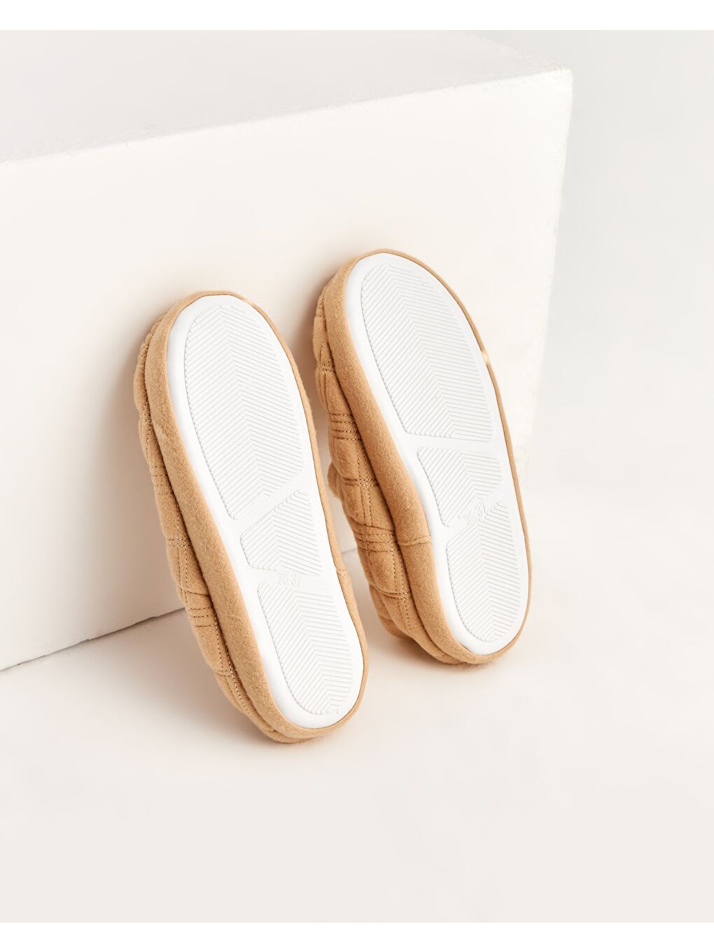 Bej Kadın Desenli Ev İçi Ayakkabı - KARU-3