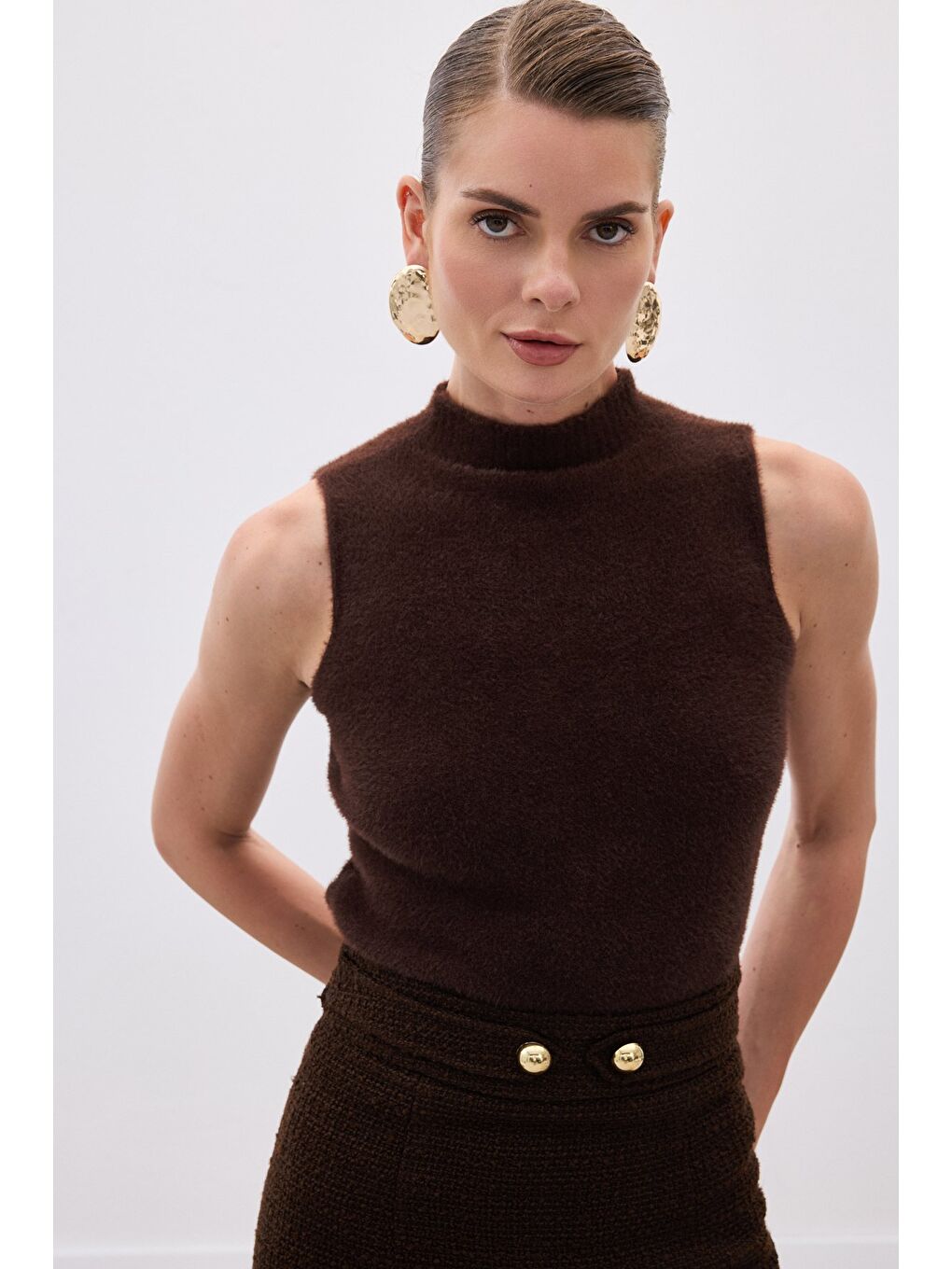 Kahverengi Sıfır Kol Sakallı Triko Bluz - Kahve-5
