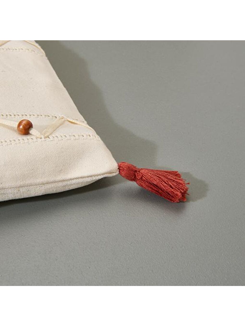 Soft Boncuklu Kırlent - Ekru - 40x40 cm-1