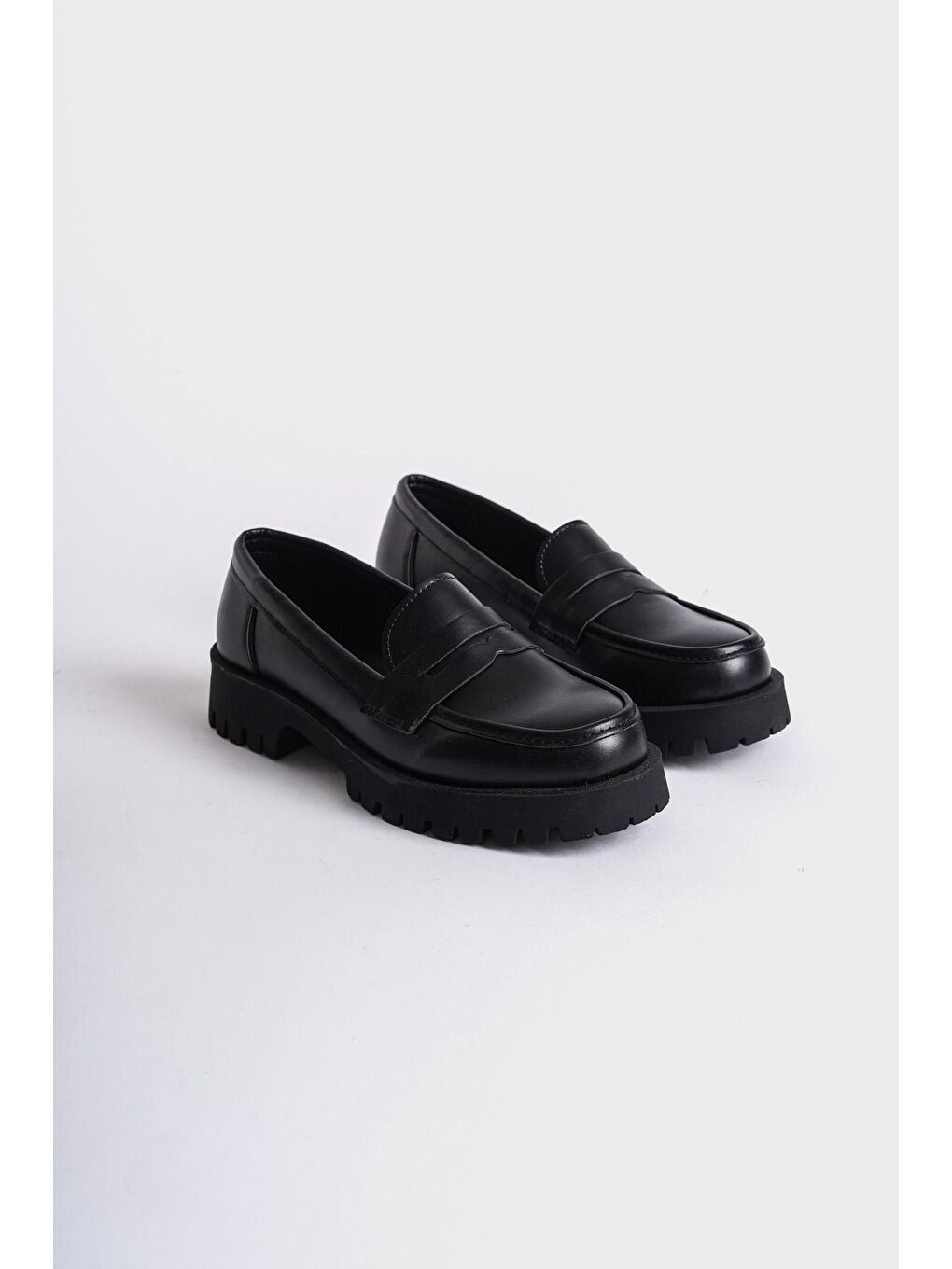 Siyah Trak Tabanlı  Kadın Loafer-3