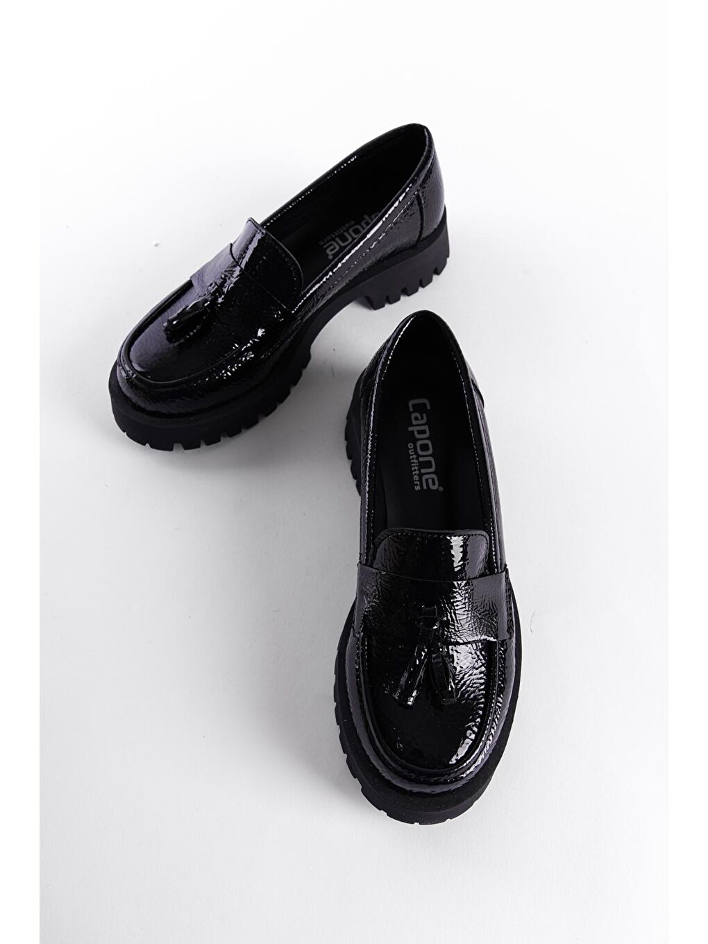 Siyah Trak Tabanl Püsküllü Kadın Loafer