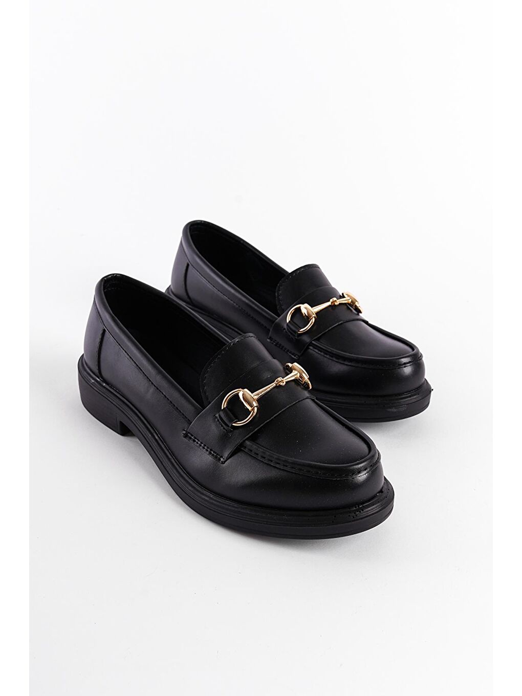 Siyah Metal Tokalı Kadın Loafer