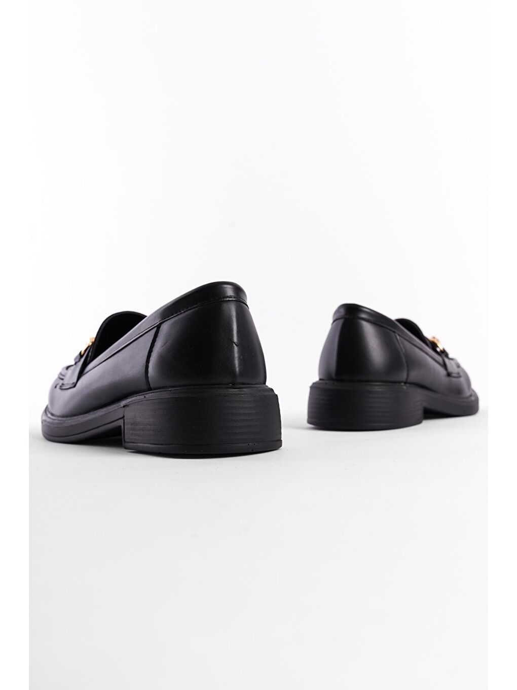 Siyah Metal Tokalı Kadın Loafer-3