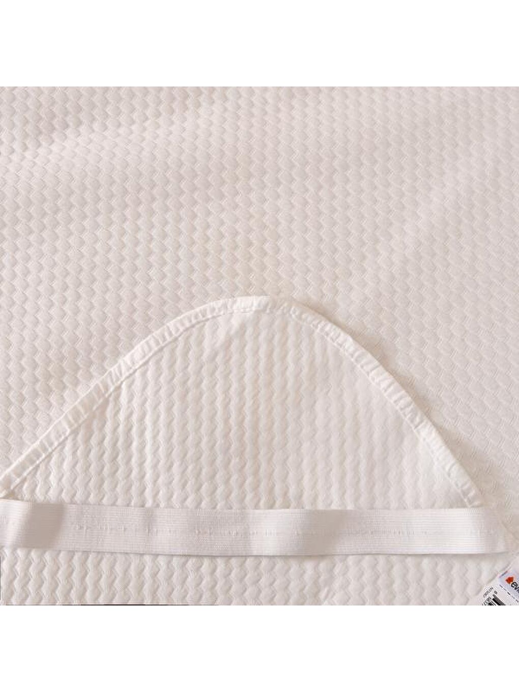 Soft Minik Kapitoneli Tek Kişilik Sıvı Geçirmez Lastikli Alez - Beyaz - 100x200 cm-3