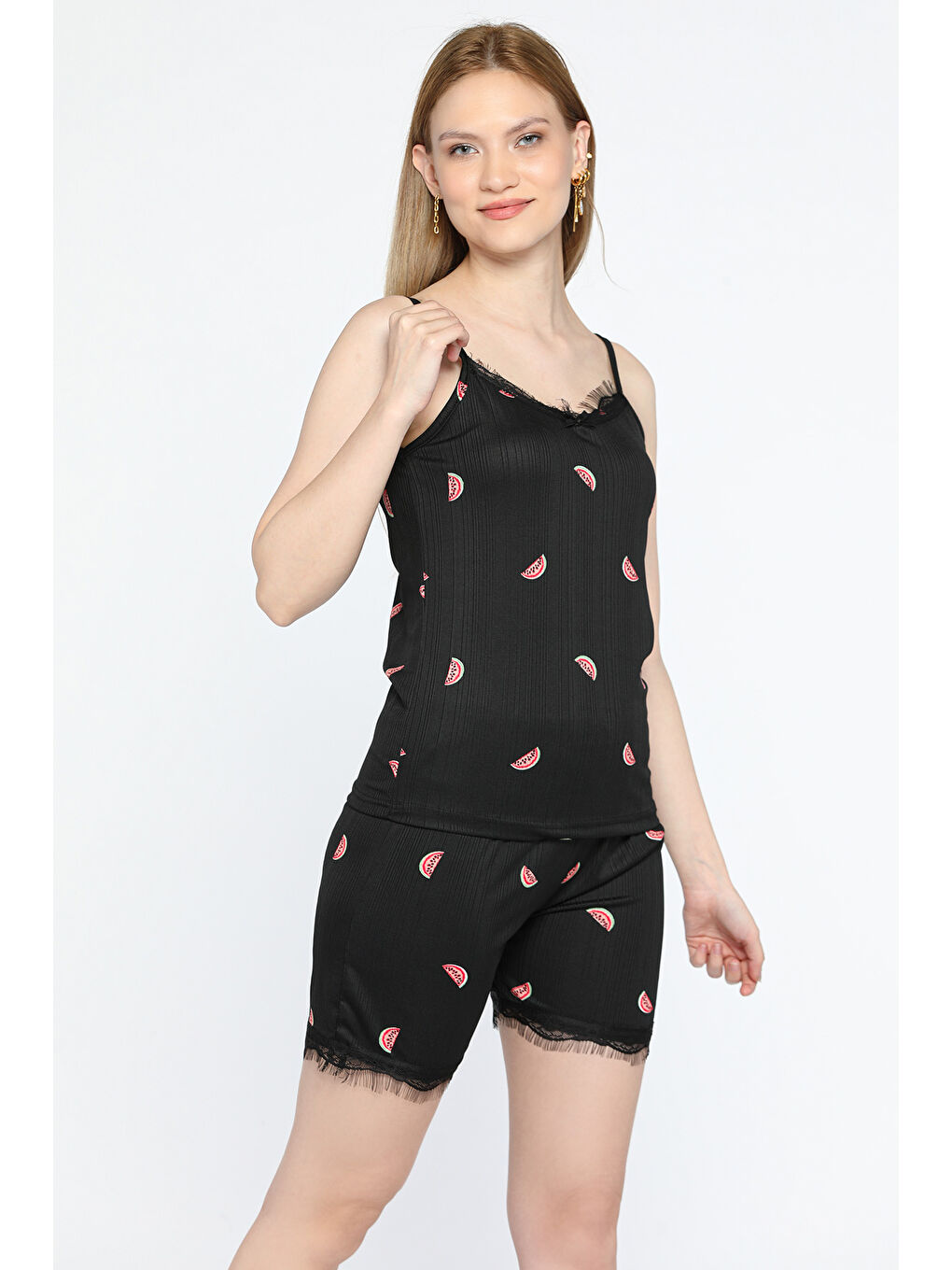 Siyah İp Askılı Dantel Detaylı Kadın Şortlu Pijama Takımı