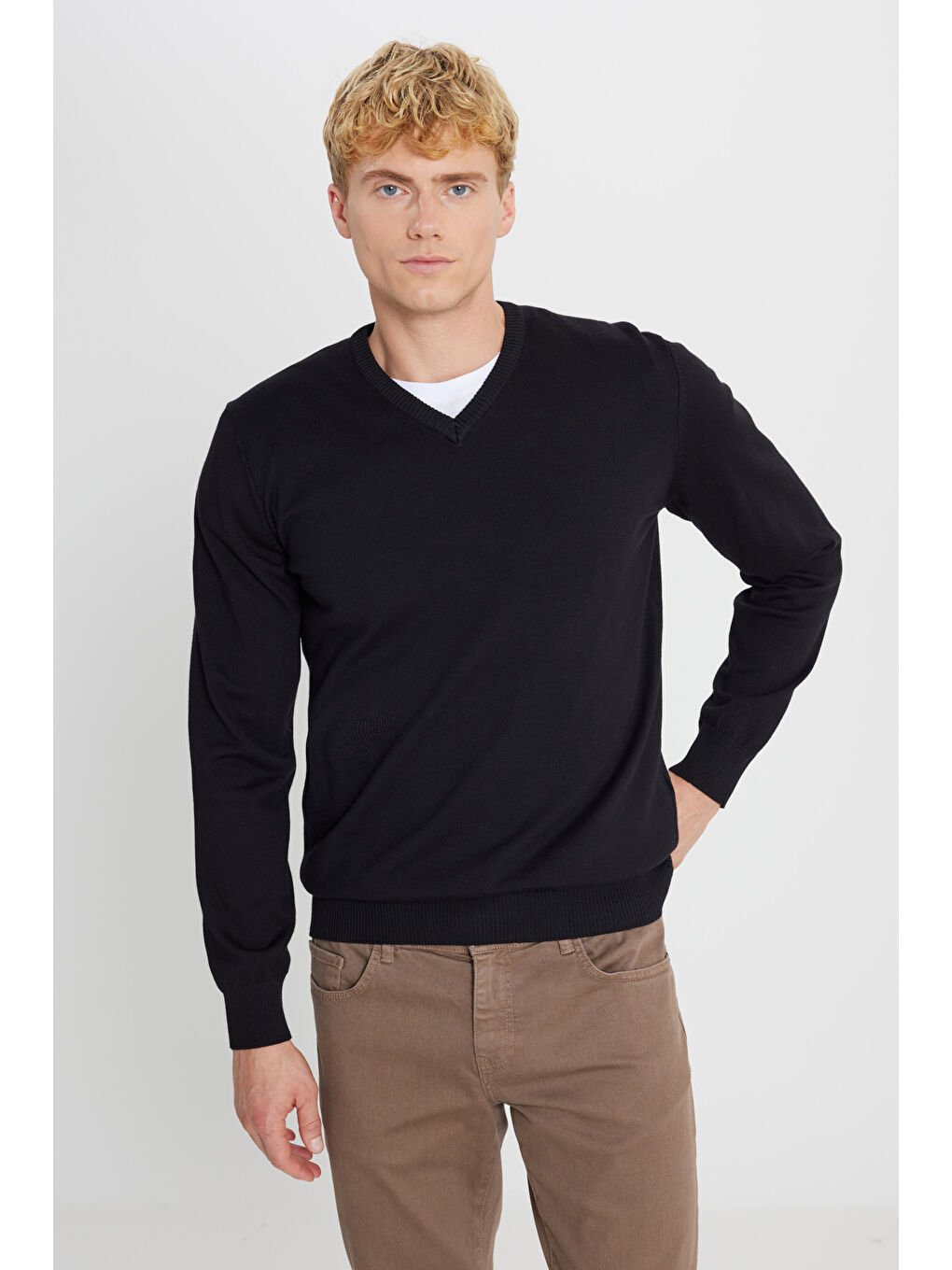 Erkek Siyah Pamuklu Standart Fit Normal Kesim V Yaka Triko Basic Kazak-2