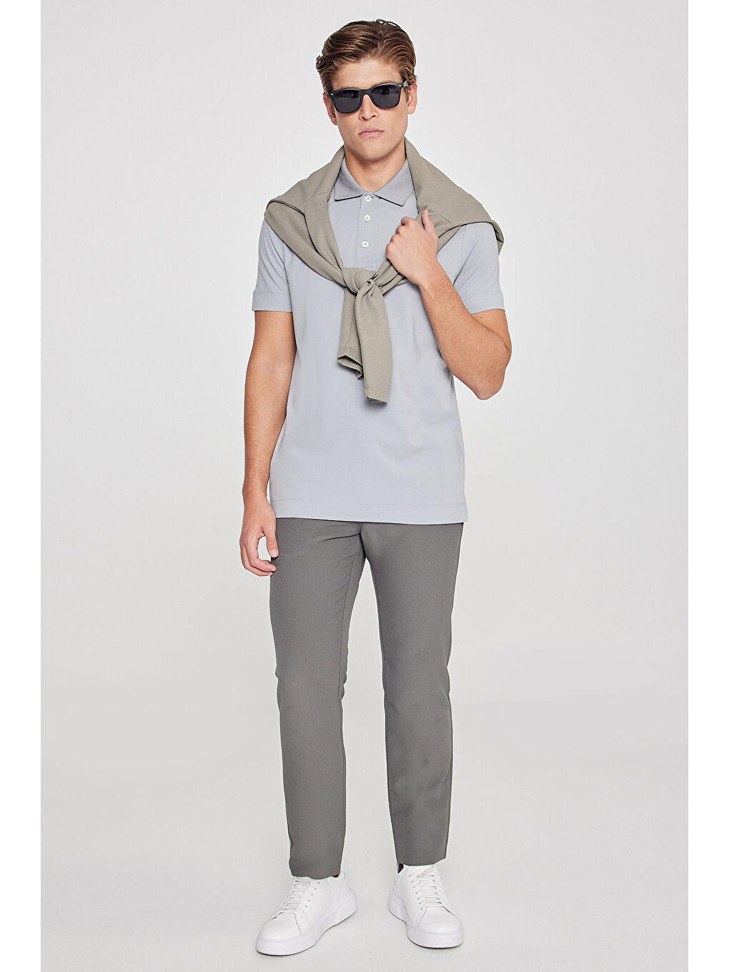 Erkek Açık Gri Standart Fit Normal Kesim Polo Yaka Esnek Tişört-1